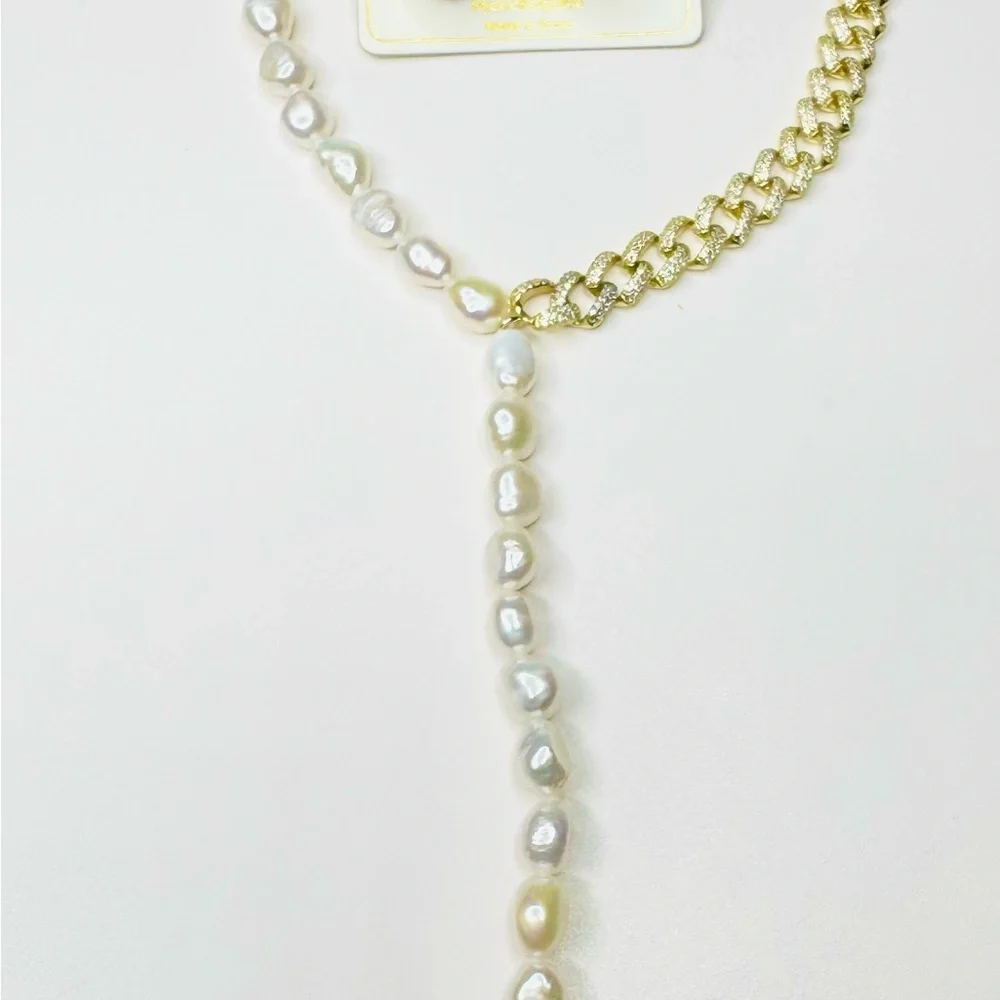 Elegant Pearl and 18K Gold Chain  Wedding Black Tie